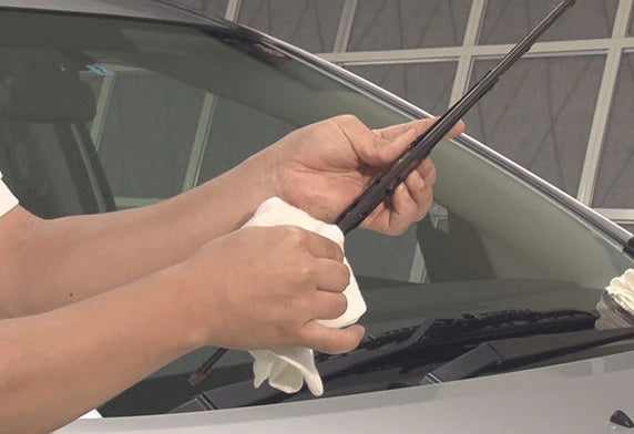 SOFT99 Blade Reviver Wiper Blade Restorer & Rubber Conditioner 20ml - CARZILLA.CA