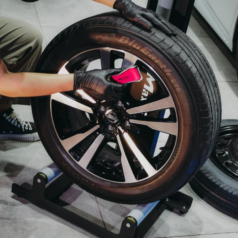 Rolling Wheel Stand